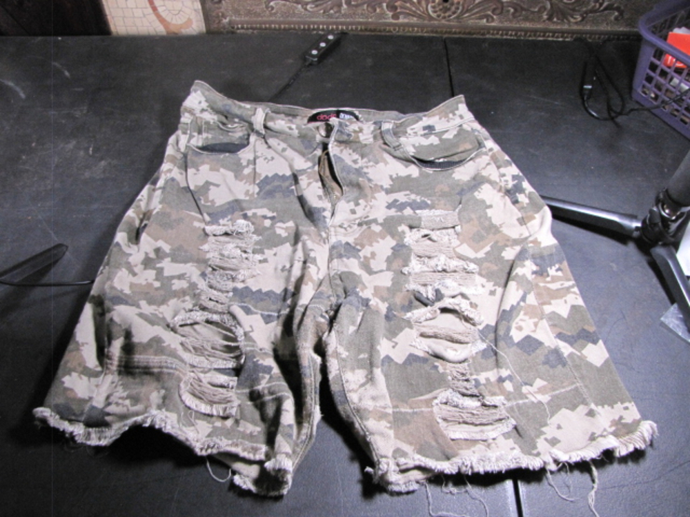 dodo Denim Distressed Camo Shorts Size XL